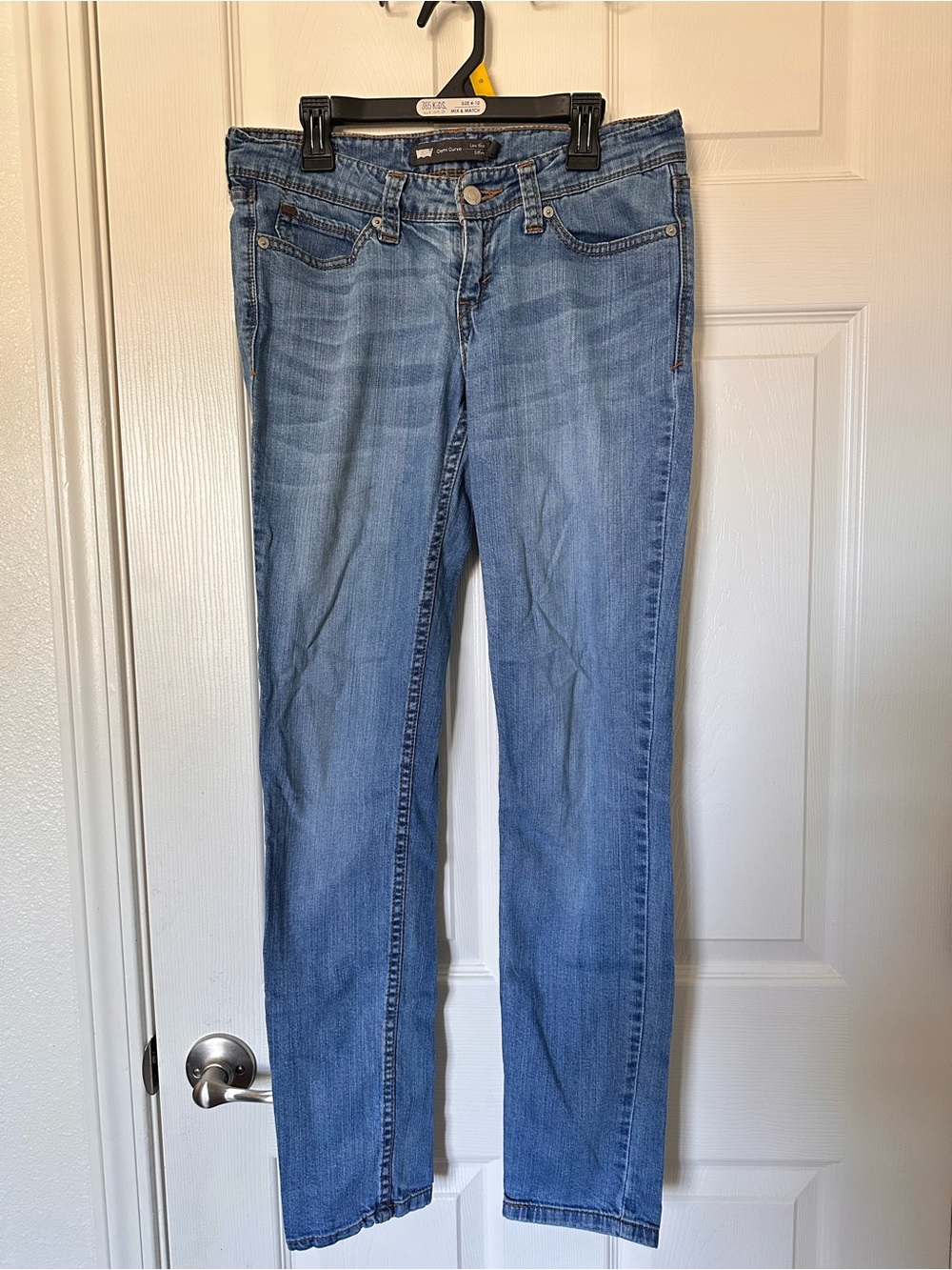 Levi's Light Blue Low Rise Women's Skinny Jeans